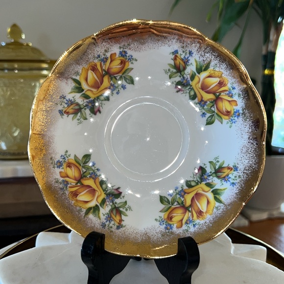 Vintage Elizabethan Gold + Yellow Floral England Fine Bone China Teacup + Saucer - Picture 9 of 13